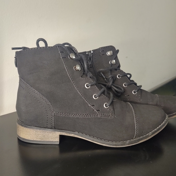Express Shoes - Express black booties